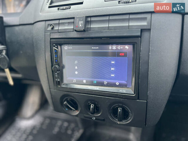 Синий Шкода Фабия, объемом двигателя 1.4 л и пробегом 270 тыс. км за 3800 $, фото 24 на Automoto.ua