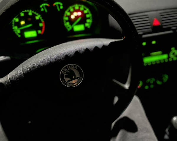 Синий Шкода Фабия, объемом двигателя 1.39 л и пробегом 176 тыс. км за 3900 $, фото 2 на Automoto.ua