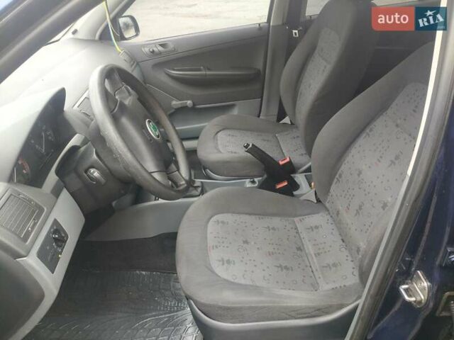 Синий Шкода Фабия, объемом двигателя 1.4 л и пробегом 326 тыс. км за 3800 $, фото 15 на Automoto.ua