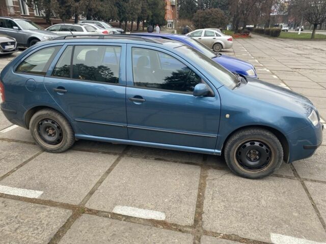 Синий Шкода Фабия, объемом двигателя 1.4 л и пробегом 175 тыс. км за 3000 $, фото 3 на Automoto.ua