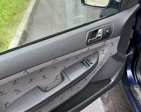 Синій Шкода Фабія, об'ємом двигуна 1.39 л та пробігом 182 тис. км за 3650 $, фото 20 на Automoto.ua