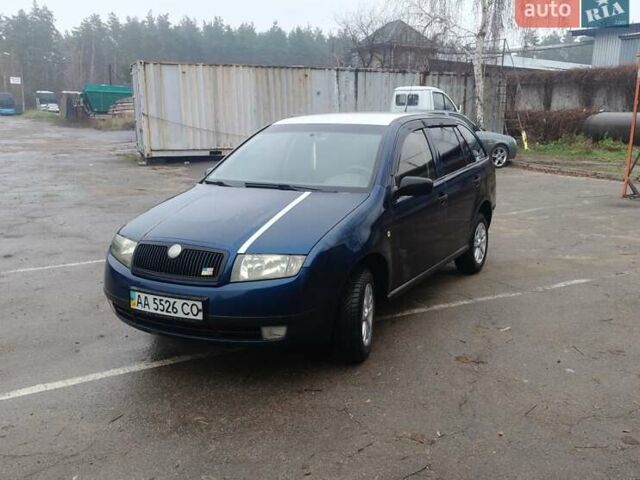 Синий Шкода Фабия, объемом двигателя 1.4 л и пробегом 326 тыс. км за 3800 $, фото 2 на Automoto.ua