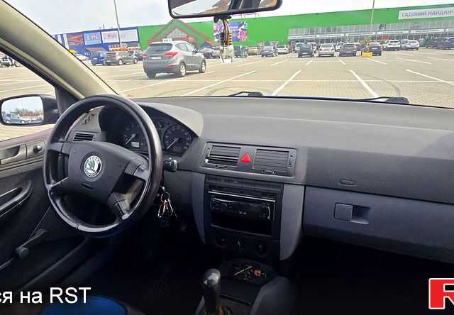 Синий Шкода Фабия, объемом двигателя 1.2 л и пробегом 331 тыс. км за 2600 $, фото 7 на Automoto.ua