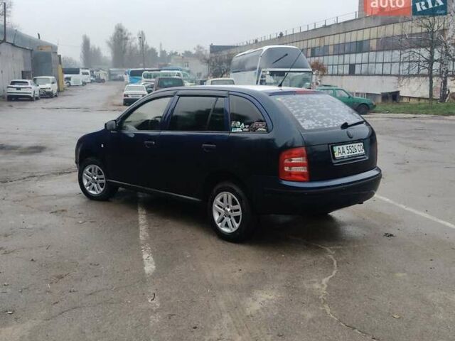 Синий Шкода Фабия, объемом двигателя 1.4 л и пробегом 326 тыс. км за 3800 $, фото 4 на Automoto.ua