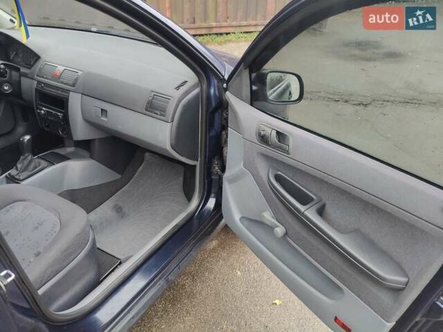 Синий Шкода Фабия, объемом двигателя 1.4 л и пробегом 326 тыс. км за 3800 $, фото 12 на Automoto.ua