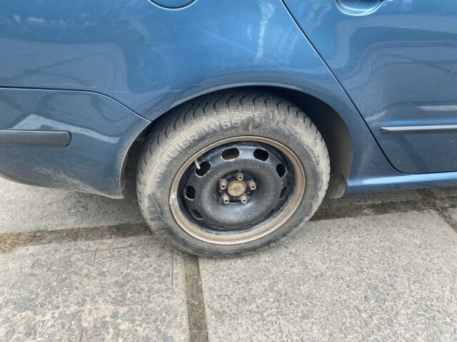 Синий Шкода Фабия, объемом двигателя 1.4 л и пробегом 175 тыс. км за 3000 $, фото 4 на Automoto.ua