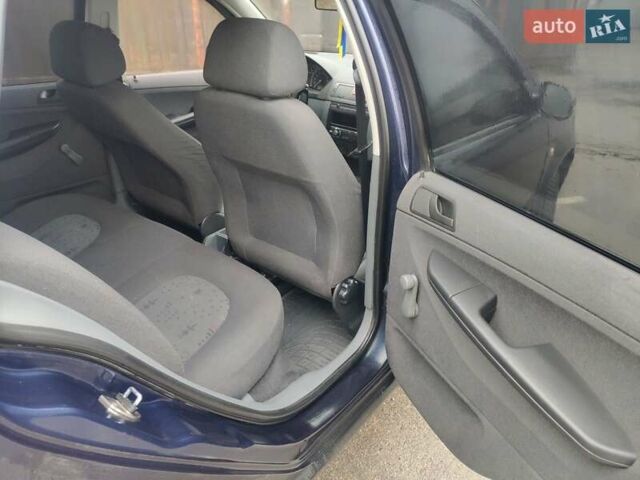 Синий Шкода Фабия, объемом двигателя 1.4 л и пробегом 326 тыс. км за 3800 $, фото 14 на Automoto.ua