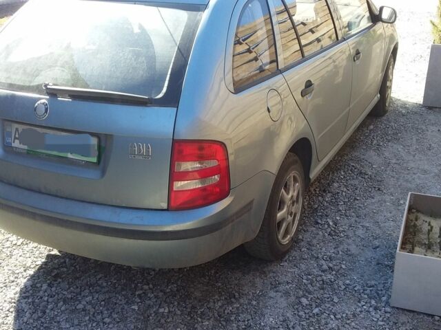 Синий Шкода Фабия, объемом двигателя 0 л и пробегом 250 тыс. км за 2800 $, фото 2 на Automoto.ua