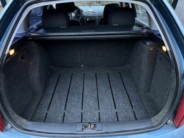 Синий Шкода Фабия, объемом двигателя 1.4 л и пробегом 285 тыс. км за 3300 $, фото 3 на Automoto.ua