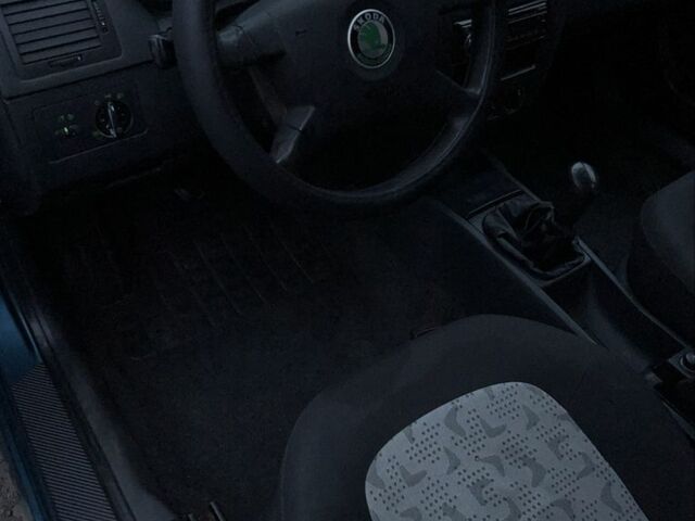 Синий Шкода Фабия, объемом двигателя 1.4 л и пробегом 285 тыс. км за 3300 $, фото 5 на Automoto.ua