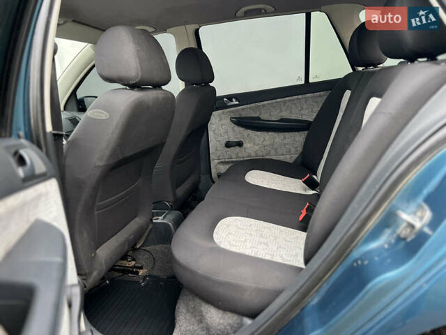 Синий Шкода Фабия, объемом двигателя 1.4 л и пробегом 270 тыс. км за 3800 $, фото 18 на Automoto.ua