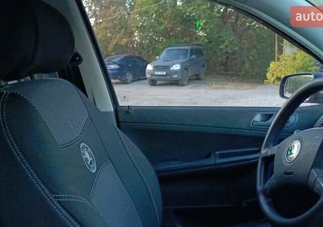 Синий Шкода Фабия, объемом двигателя 1.4 л и пробегом 200 тыс. км за 3500 $, фото 7 на Automoto.ua