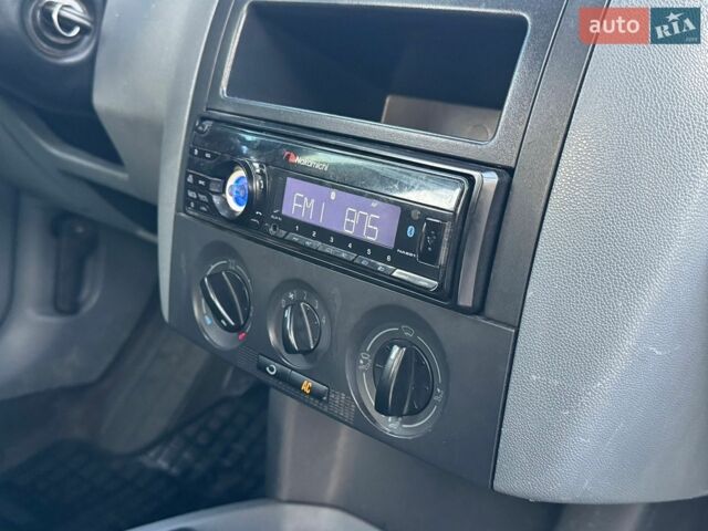 Синій Шкода Фабія, об'ємом двигуна 1.4 л та пробігом 321 тис. км за 2499 $, фото 14 на Automoto.ua