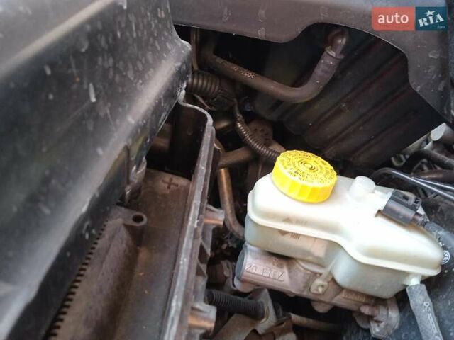 Синий Шкода Фабия, объемом двигателя 1.2 л и пробегом 230 тыс. км за 3800 $, фото 8 на Automoto.ua