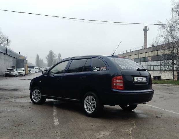 Синий Шкода Фабия, объемом двигателя 1.4 л и пробегом 326 тыс. км за 3800 $, фото 5 на Automoto.ua