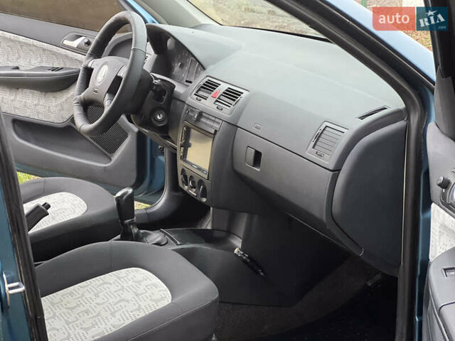 Синий Шкода Фабия, объемом двигателя 1.4 л и пробегом 270 тыс. км за 3800 $, фото 22 на Automoto.ua