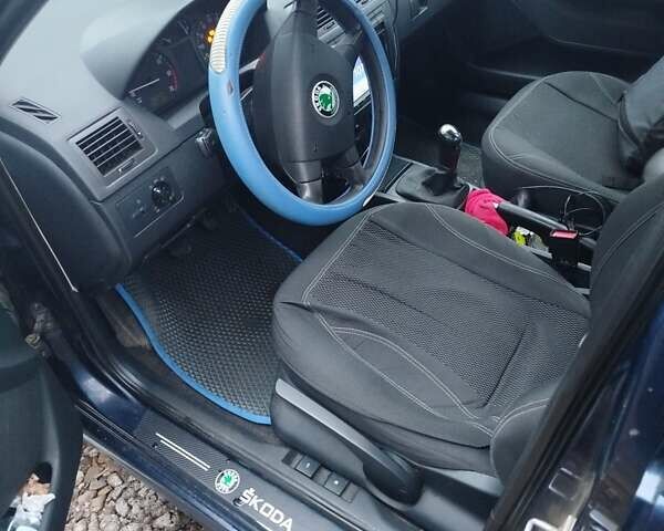 Синій Шкода Фабія, об'ємом двигуна 1.39 л та пробігом 265 тис. км за 3400 $, фото 9 на Automoto.ua