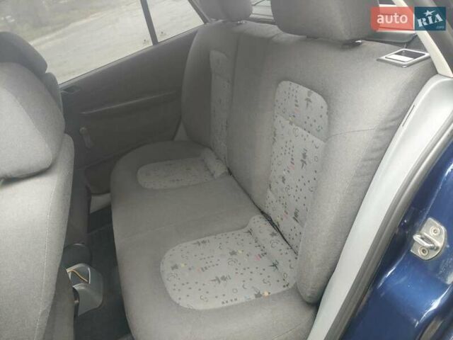 Синий Шкода Фабия, объемом двигателя 1.4 л и пробегом 326 тыс. км за 3800 $, фото 16 на Automoto.ua