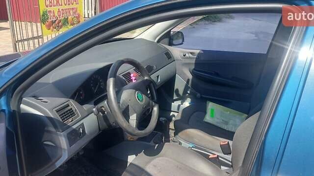 Синій Шкода Фабія, об'ємом двигуна 1.4 л та пробігом 350 тис. км за 3300 $, фото 4 на Automoto.ua