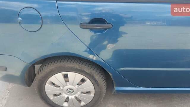 Синій Шкода Фабія, об'ємом двигуна 1.4 л та пробігом 350 тис. км за 3300 $, фото 3 на Automoto.ua