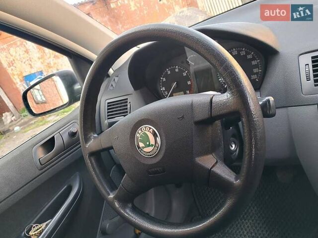Синий Шкода Фабия, объемом двигателя 1.39 л и пробегом 266 тыс. км за 3400 $, фото 5 на Automoto.ua