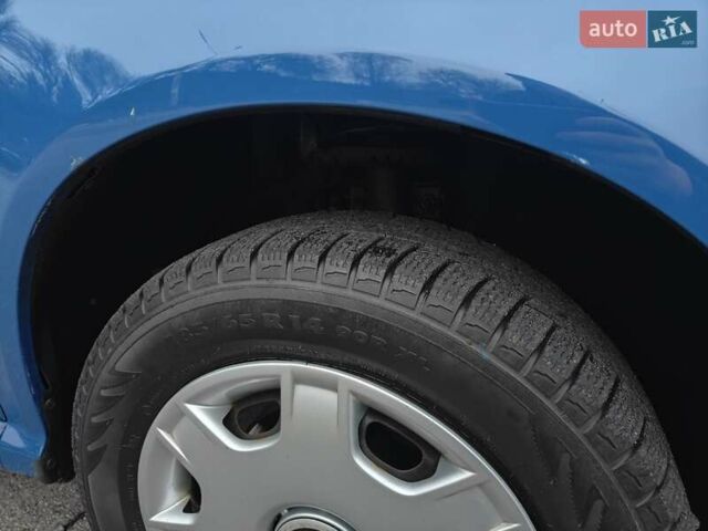 Синій Шкода Фабія, об'ємом двигуна 1.39 л та пробігом 238 тис. км за 3800 $, фото 7 на Automoto.ua