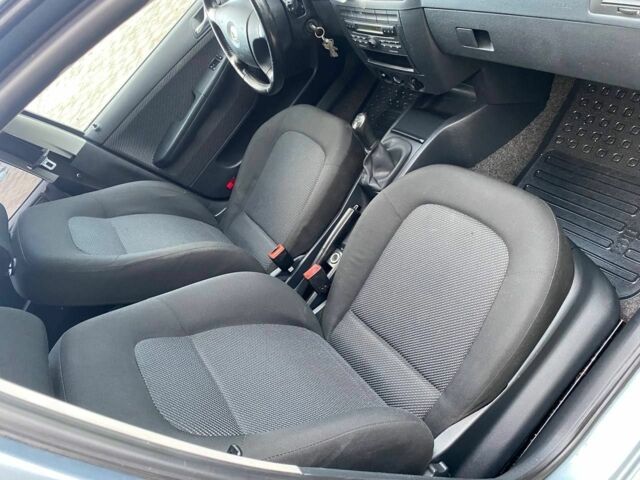 Синий Шкода Фабия, объемом двигателя 0 л и пробегом 188 тыс. км за 3990 $, фото 5 на Automoto.ua