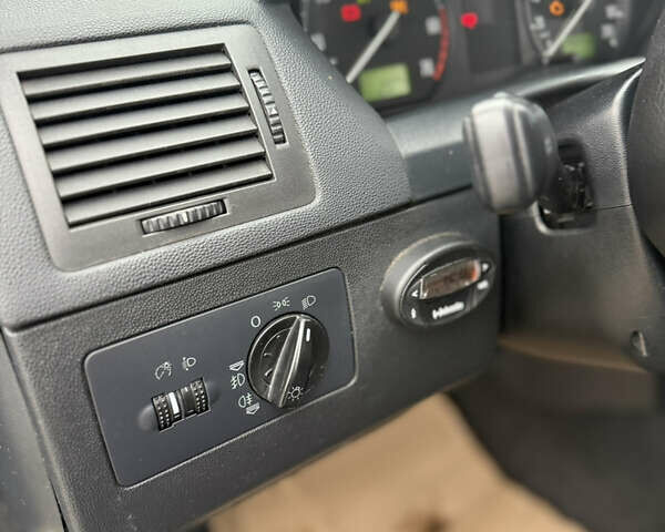 Синий Шкода Фабия, объемом двигателя 1.4 л и пробегом 190 тыс. км за 3900 $, фото 9 на Automoto.ua