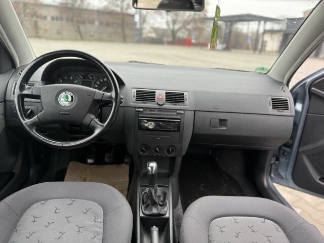 Синий Шкода Фабия, объемом двигателя 1.4 л и пробегом 190 тыс. км за 3900 $, фото 6 на Automoto.ua