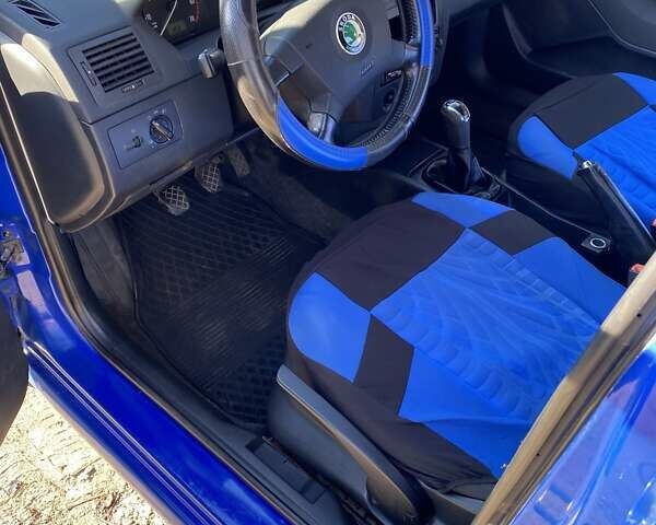 Синій Шкода Фабія, об'ємом двигуна 1.2 л та пробігом 250 тис. км за 3800 $, фото 7 на Automoto.ua