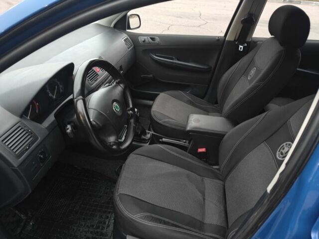 Синій Шкода Фабія, об'ємом двигуна 1.4 л та пробігом 238 тис. км за 3800 $, фото 5 на Automoto.ua