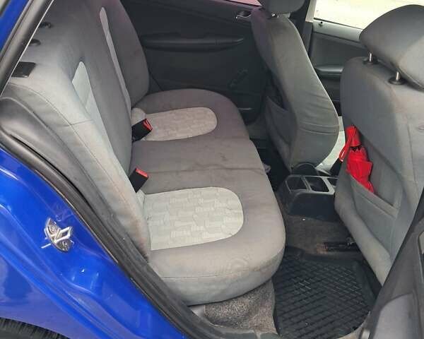 Синій Шкода Фабія, об'ємом двигуна 1.39 л та пробігом 323 тис. км за 3600 $, фото 9 на Automoto.ua