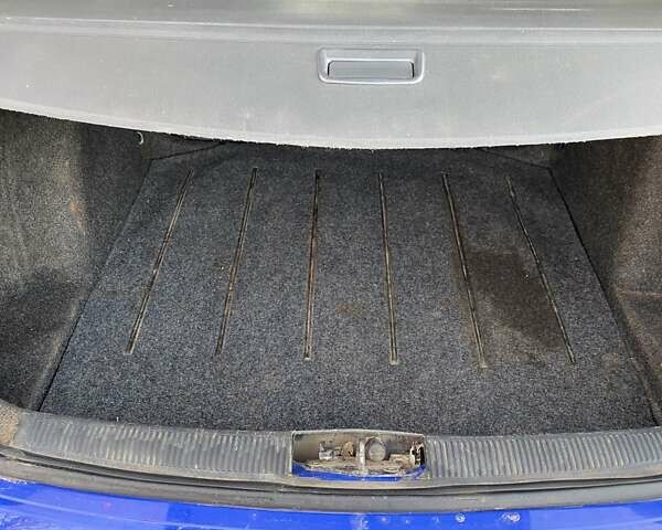 Синій Шкода Фабія, об'ємом двигуна 1.2 л та пробігом 250 тис. км за 3800 $, фото 6 на Automoto.ua