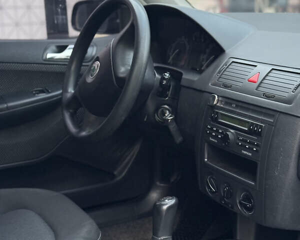 Шкода Фабия 2004 в Тернополе на Automoto.ua Синий Шкода Фабия, объемом двигателя 1.39 л и пробегом 200 тыс. км за 3650 $, фото 29 на Automoto.ua