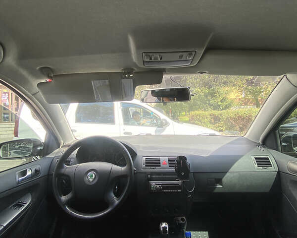 Синий Шкода Фабия, объемом двигателя 1.4 л и пробегом 301 тыс. км за 3700 $, фото 1 на Automoto.ua