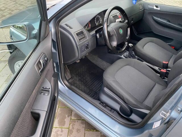 Синий Шкода Фабия, объемом двигателя 0 л и пробегом 188 тыс. км за 3990 $, фото 6 на Automoto.ua