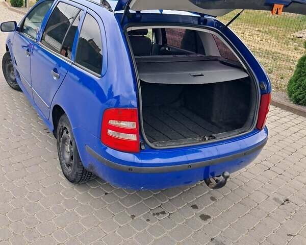 Синій Шкода Фабія, об'ємом двигуна 1.39 л та пробігом 323 тис. км за 3600 $, фото 1 на Automoto.ua
