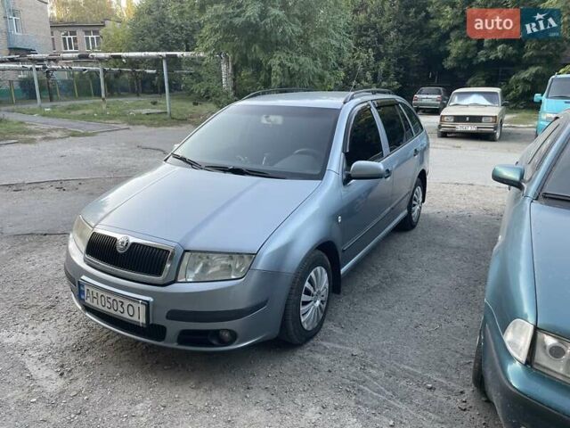Синий Шкода Фабия, объемом двигателя 1.4 л и пробегом 250 тыс. км за 4300 $, фото 2 на Automoto.ua