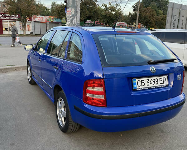 Синий Шкода Фабия, объемом двигателя 1.39 л и пробегом 250 тыс. км за 4300 $, фото 4 на Automoto.ua
