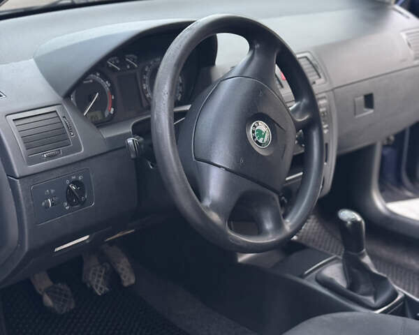 Шкода Фабия 2004 в Тернополе на Automoto.ua Синий Шкода Фабия, объемом двигателя 1.39 л и пробегом 200 тыс. км за 3650 $, фото 30 на Automoto.ua