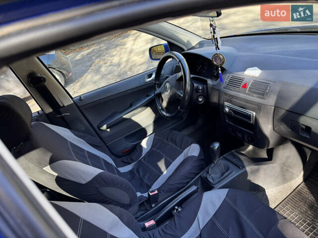 Синий Шкода Фабия, объемом двигателя 1.39 л и пробегом 292 тыс. км за 2999 $, фото 5 на Automoto.ua
