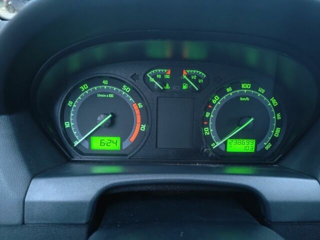 Синій Шкода Фабія, об'ємом двигуна 1.4 л та пробігом 238 тис. км за 3800 $, фото 6 на Automoto.ua