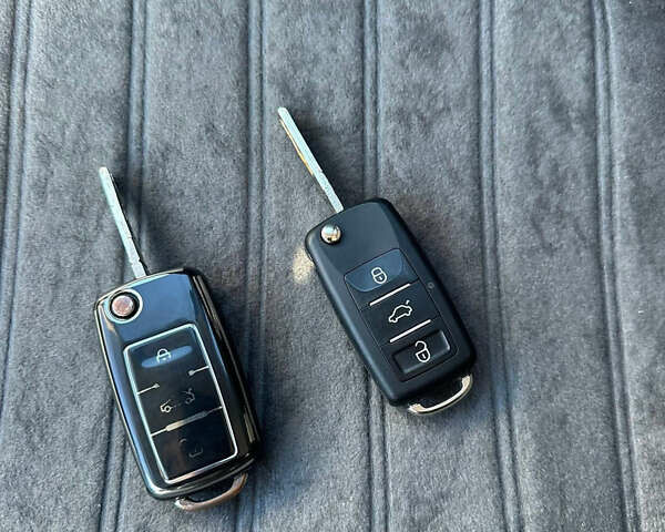 Синій Шкода Фабія, об'ємом двигуна 1.39 л та пробігом 259 тис. км за 3650 $, фото 3 на Automoto.ua