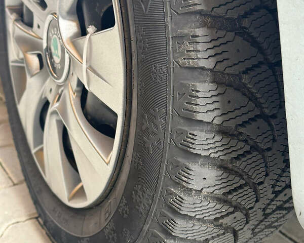 Синій Шкода Фабія, об'ємом двигуна 1.39 л та пробігом 259 тис. км за 3650 $, фото 18 на Automoto.ua