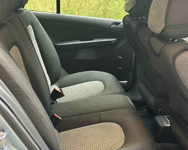 Синій Шкода Фабія, об'ємом двигуна 1.39 л та пробігом 259 тис. км за 3650 $, фото 12 на Automoto.ua