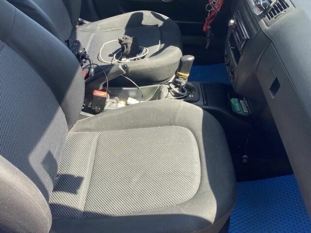 Синий Шкода Фабия, объемом двигателя 1.4 л и пробегом 306 тыс. км за 2800 $, фото 4 на Automoto.ua