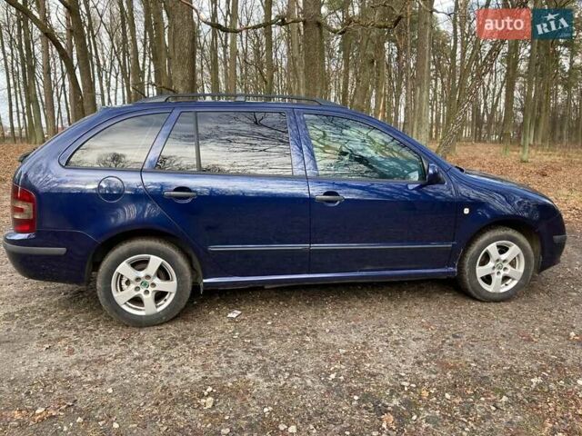 Синий Шкода Фабия, объемом двигателя 1.4 л и пробегом 217 тыс. км за 3900 $, фото 3 на Automoto.ua
