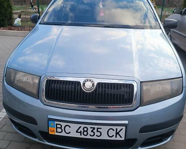 Синий Шкода Фабия, объемом двигателя 1.2 л и пробегом 222 тыс. км за 4600 $, фото 2 на Automoto.ua