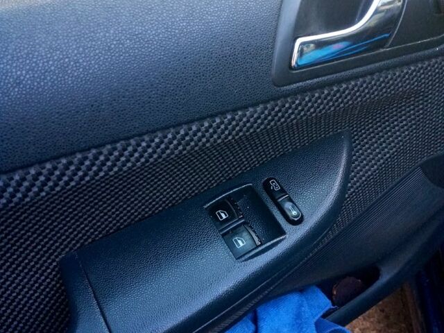 Синий Шкода Фабия, объемом двигателя 1.4 л и пробегом 224 тыс. км за 4000 $, фото 3 на Automoto.ua