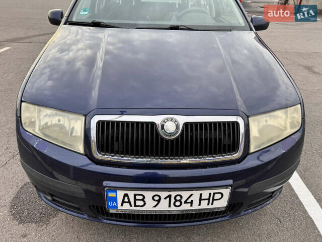 Синий Шкода Фабия, объемом двигателя 1.39 л и пробегом 259 тыс. км за 4600 $, фото 3 на Automoto.ua
